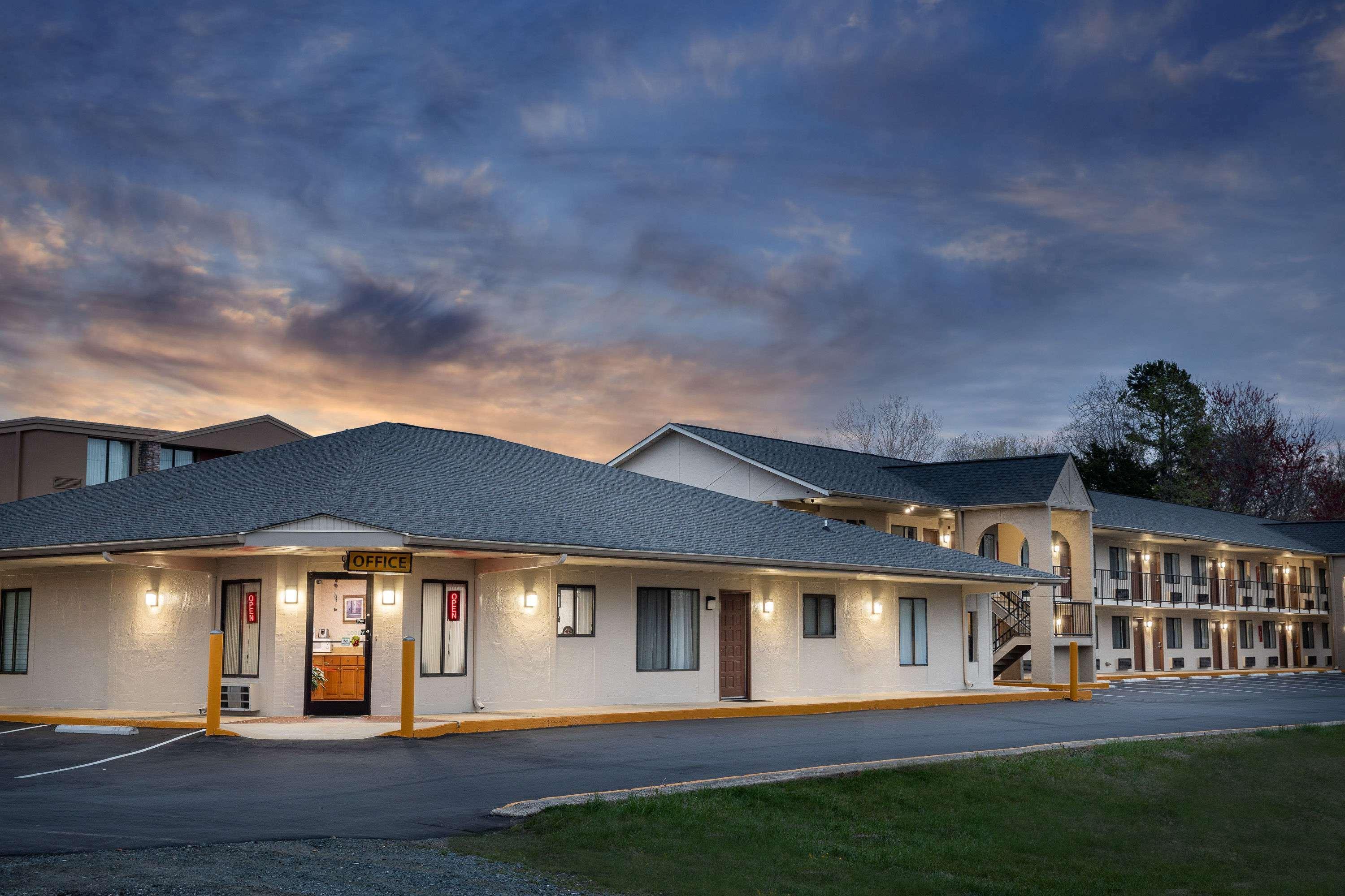 Super 8 By Wyndham Burlington Nc Motel Ngoại thất bức ảnh