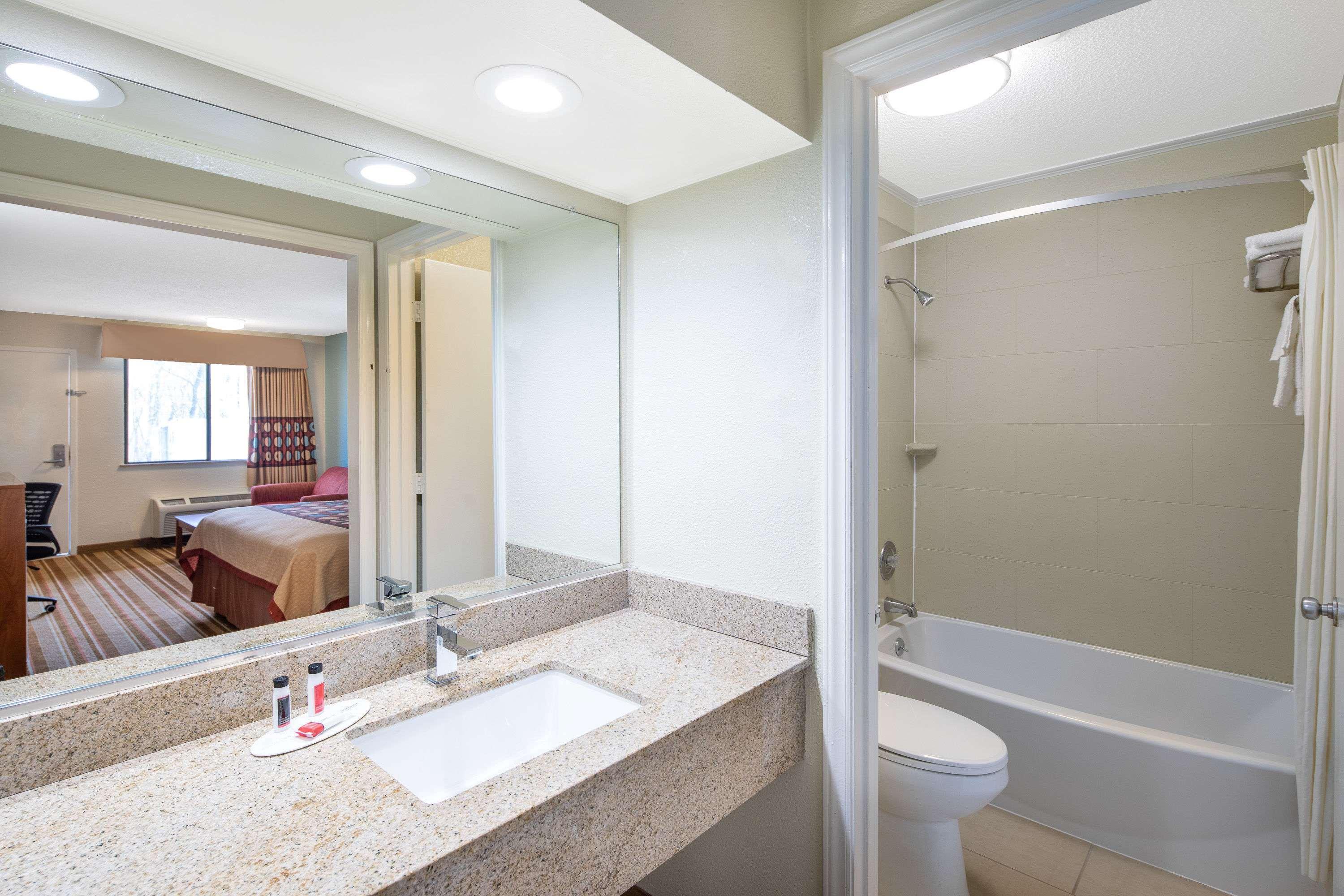 Super 8 By Wyndham Burlington Nc Motel Ngoại thất bức ảnh