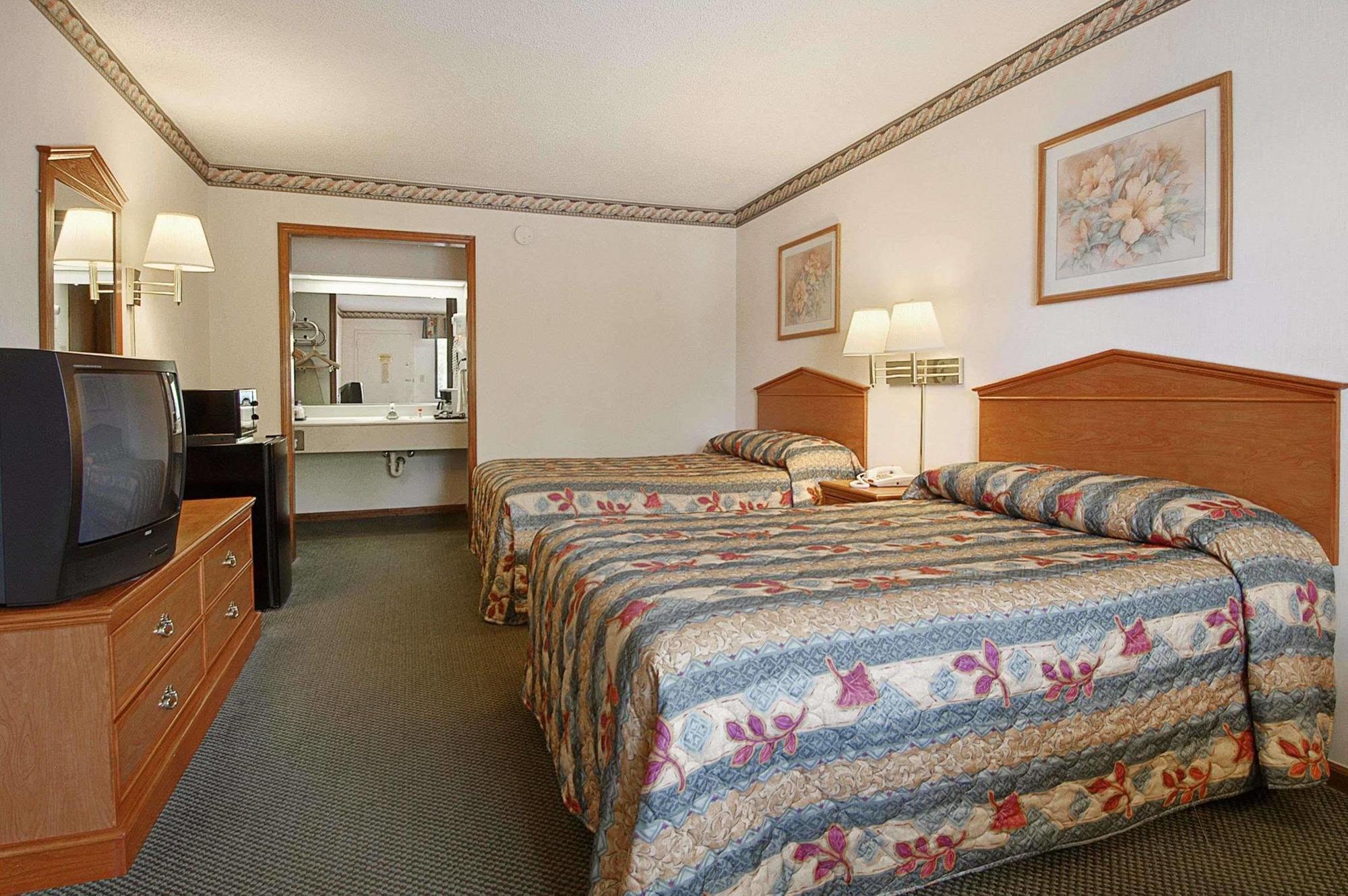 Super 8 By Wyndham Burlington Nc Motel Ngoại thất bức ảnh